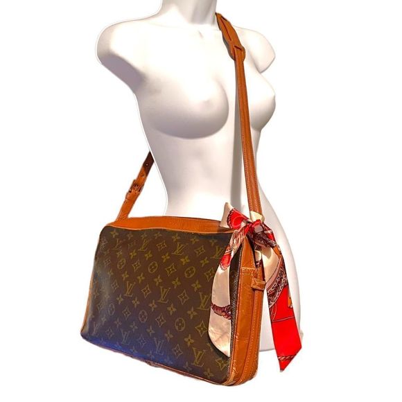 Louis Vuitton Handbags - Authentic Vintage Louis Vuitton Sac Bandouliere Crossbody Bag 1980s